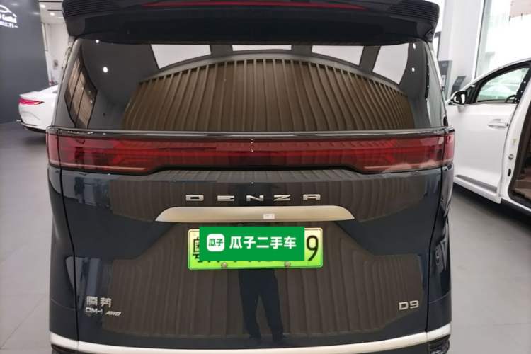 Used Denza D9 2022 DM-i 970 Four-Wheel Drive Flagship Model Rear
