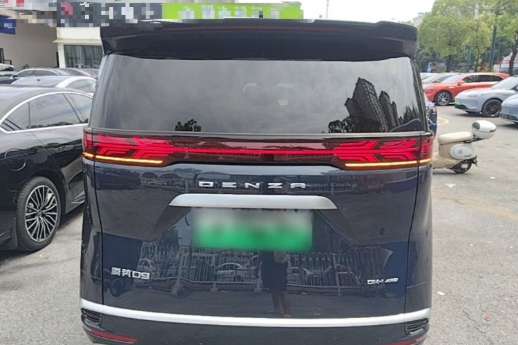 Used Denza D9 2022 DM-i 970 Four-Wheel Drive Flagship Model Rear