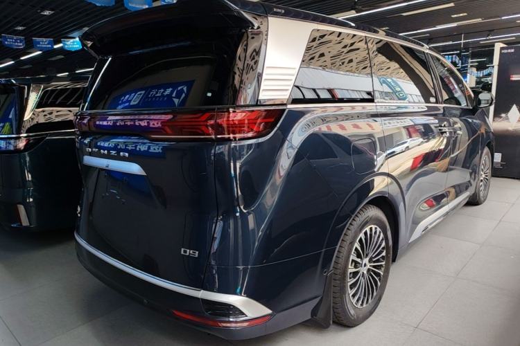 Used Denza D9 2022 DM-i 970 Four-Wheel Drive Flagship Model Rear Right 45 Deg