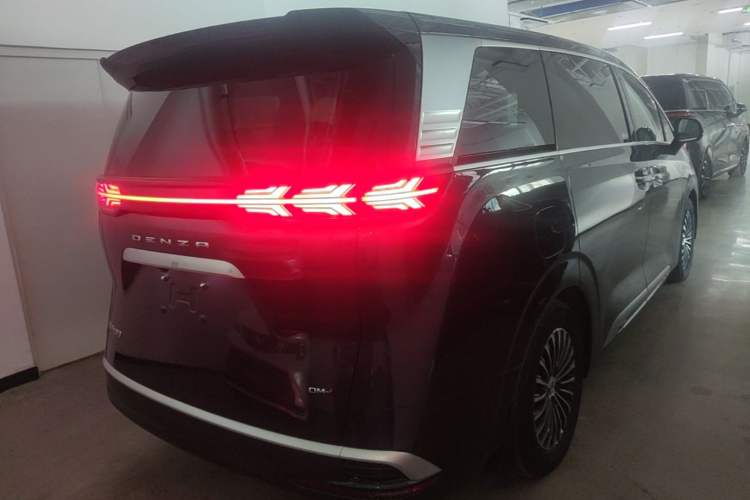Used Denza D9 2022 DM-i 1040 Prestige Model Rear Right 45 Deg