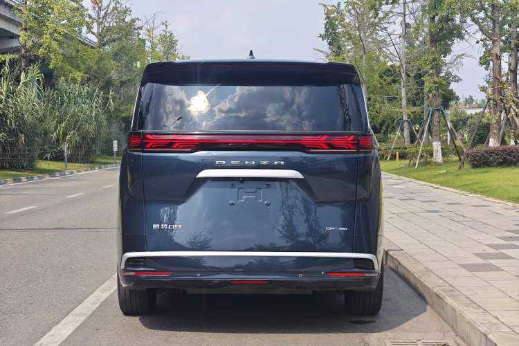 Used Denza D9 2022 DM-i 970 Four-Wheel Drive Flagship Model Rear
