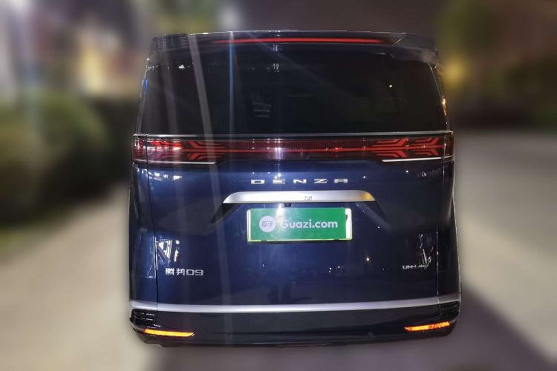 Used Denza D9 2022 DM-i 970 Four-Wheel Drive Prestige Model Rear