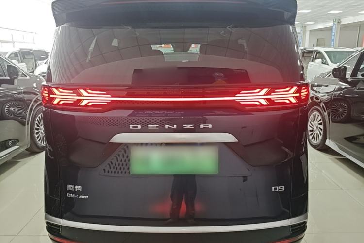 Used Denza D9 2022 DM-i 970 Four-Wheel Drive Flagship Model Rear