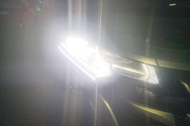 Used Denza D9 2022 DM-i 970 Four-Wheel Drive Prestige Model Right Front Headlight