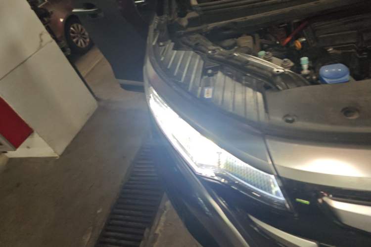 Used Denza D9 2022 DM-i 1040 Prestige Model Right Front Headlight