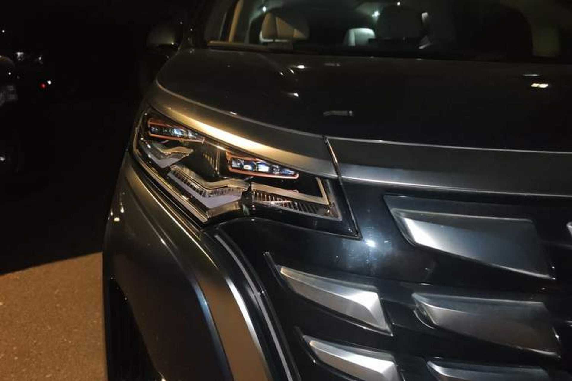 Used Denza D9 2022 DM-i 970 Four-Wheel Drive Prestige Model Right Front Headlight