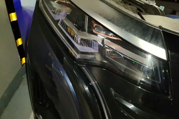 Used Denza D9 2022 DM-i 970 Four-Wheel Drive Flagship Model Right Front Headlight