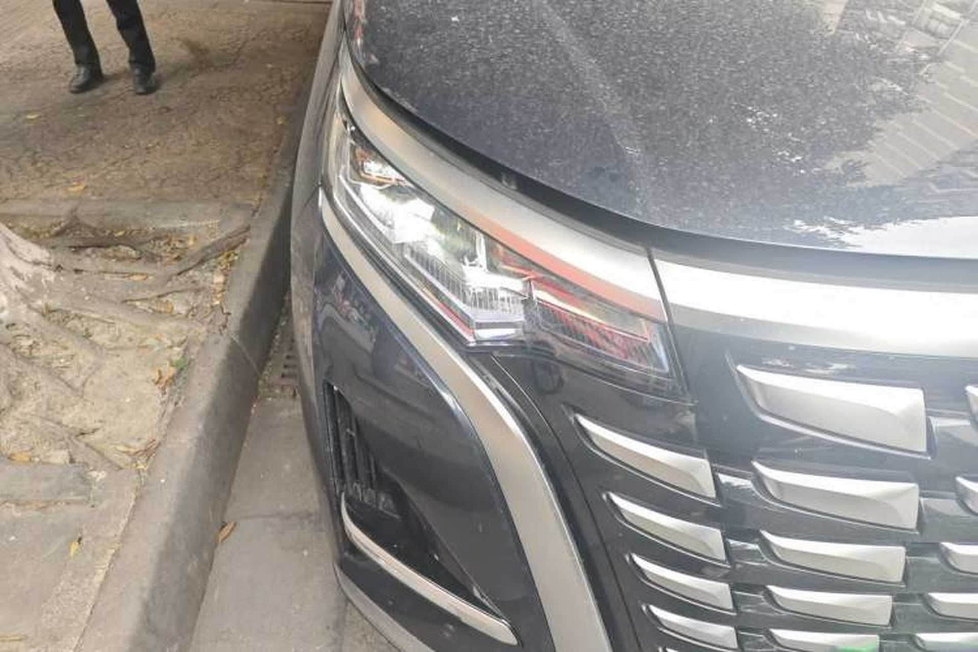 Used Denza D9 2022 DM-i 1040 Prestige Model Right Front Headlight