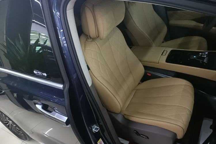 Used Denza D9 2022 DM-i 970 Four-Wheel Drive Flagship Model Right Front Seat