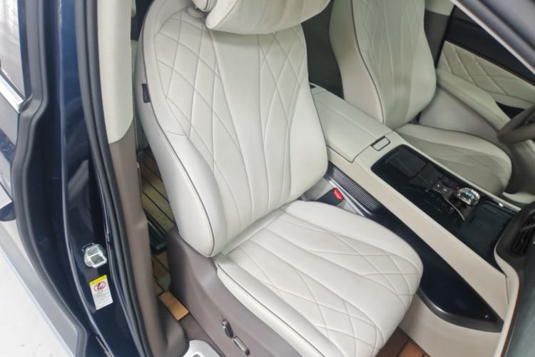 Used Denza D9 2022 DM-i 970 Four-Wheel Drive Prestige Model Right Front Seat