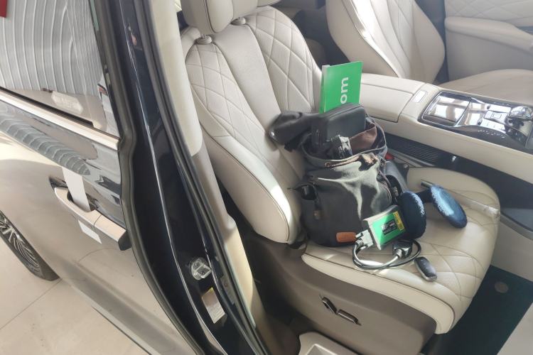 Used Denza D9 2022 DM-i 970 Four-Wheel Drive Flagship Model Right Front Seat