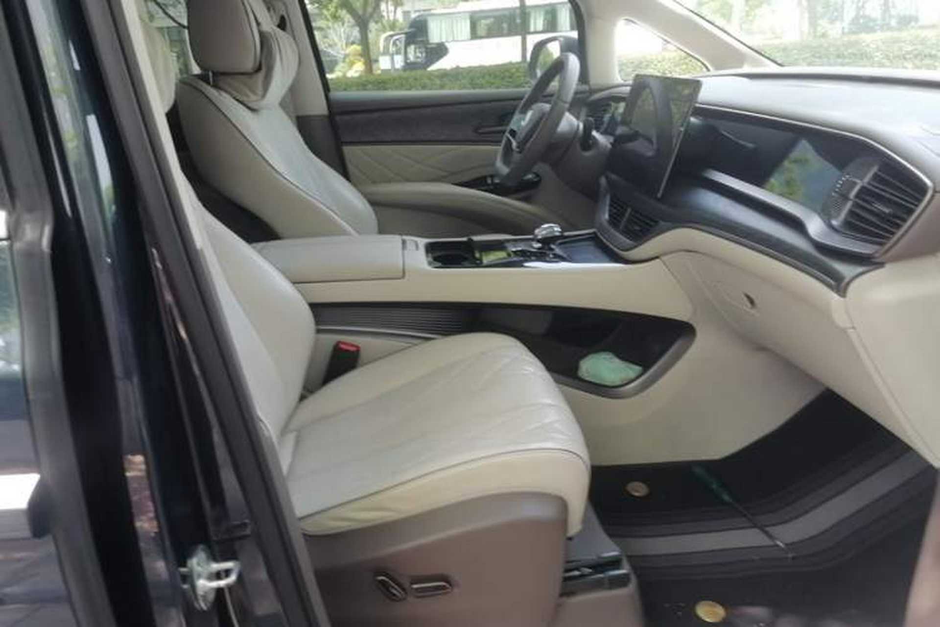 Used Denza D9 2022 DM-i 1040 Prestige Model Right Front Seat