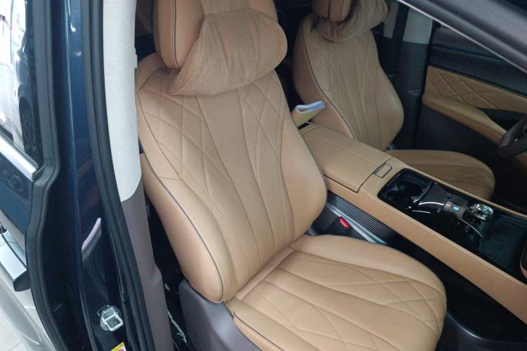 Used Denza D9 2022 DM-i 970 Four-Wheel Drive Flagship Model Right Front Seat