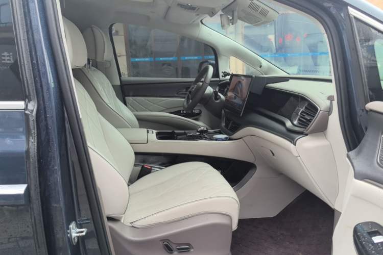 Used Denza D9 2022 DM-i 970 Four-Wheel Drive Flagship Model Right Front Seat