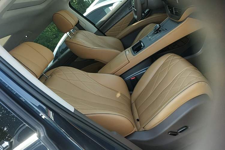 Used Denza D9 2022 DM-i 1040 Prestige Model Right Front Seat