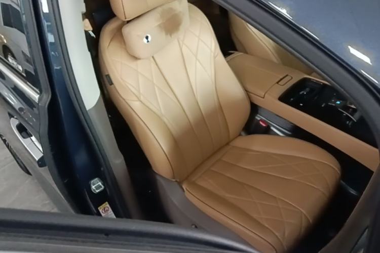 Used Denza D9 2022 DM-i 970 Four-Wheel Drive Prestige Model Right Front Seat