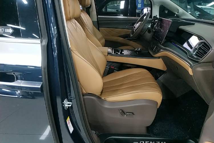 Used Denza D9 2022 DM-i 970 Four-Wheel Drive Flagship Model Right Front Seat