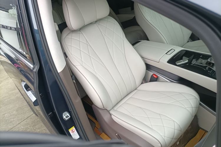 Used Denza D9 2022 DM-i 970 Four-Wheel Drive Flagship Model Right Front Seat