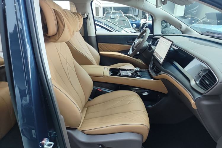Used Denza D9 2022 DM-i 970 Four-Wheel Drive Flagship Model Right Front Seat