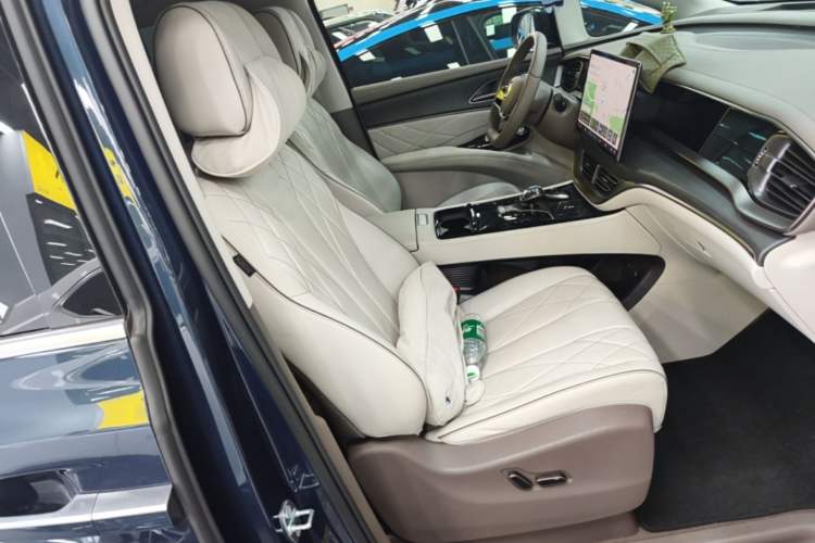 Used Denza D9 2022 DM-i 970 Four-Wheel Drive Prestige Model Right Front Seat