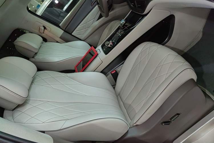 Used Denza D9 2022 DM-i 970 Four-Wheel Drive Flagship Model Right Front Seat