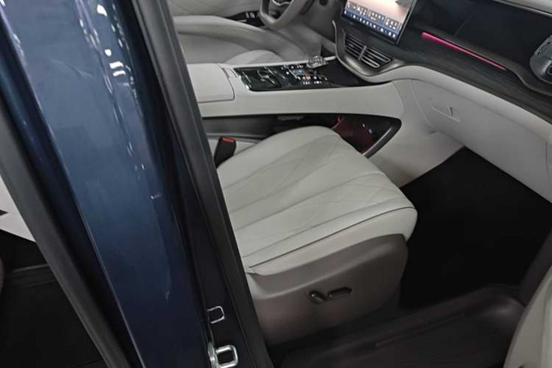 Used Denza D9 2022 DM-i 970 Four-Wheel Drive Flagship Model Right Front Seat