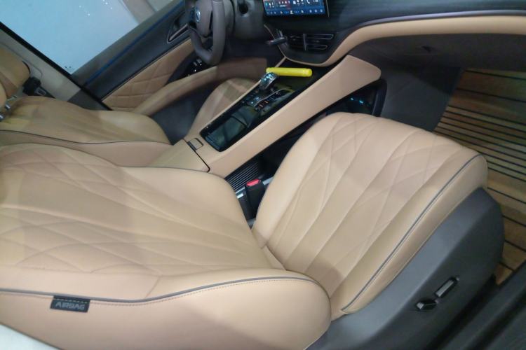 Used Denza D9 2022 DM-i 970 Four-Wheel Drive Flagship Model Right Front Seat