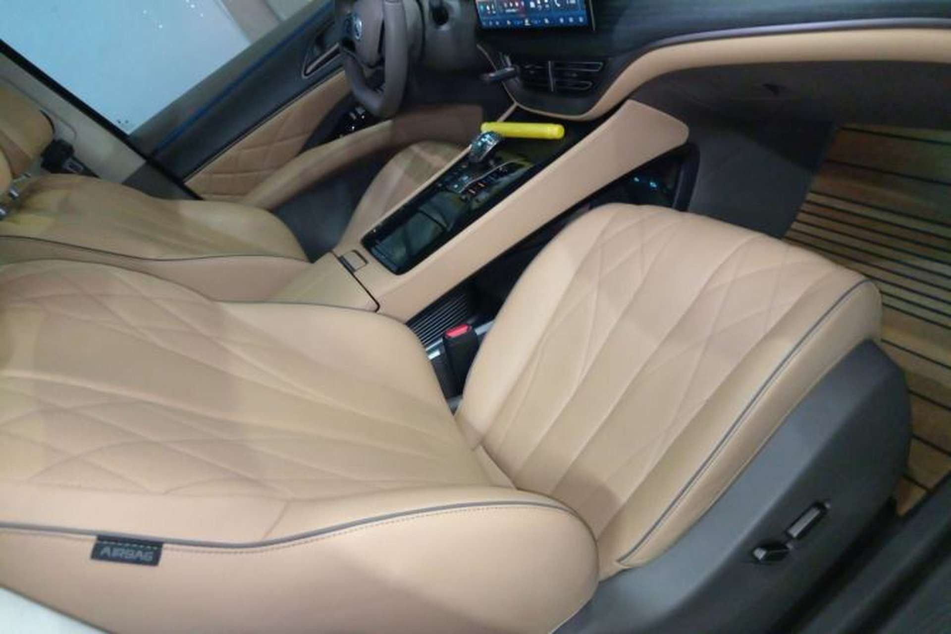 Used Denza D9 2022 DM-i 970 Four-Wheel Drive Flagship Model Right Front Seat