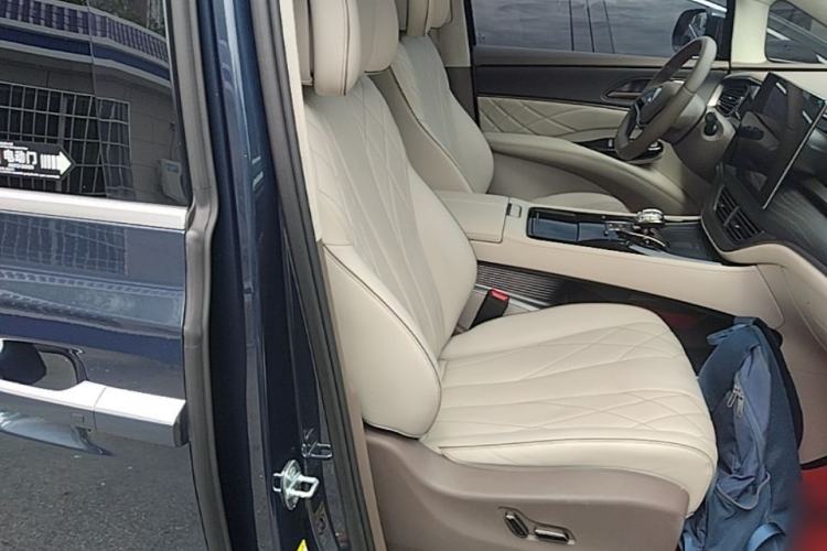 Used Denza D9 2022 DM-i 970 Four-Wheel Drive Flagship Model Right Front Seat