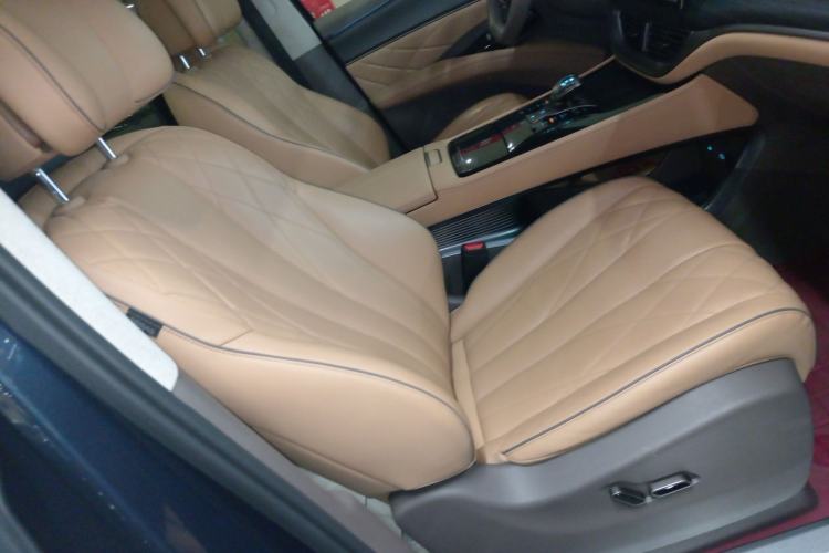 Used Denza D9 2022 DM-i 970 Four-Wheel Drive Flagship Model Right Front Seat