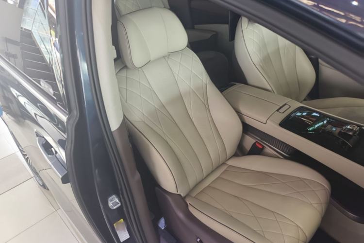 Used Denza D9 2022 DM-i 970 Four-Wheel Drive Flagship Model Right Front Seat