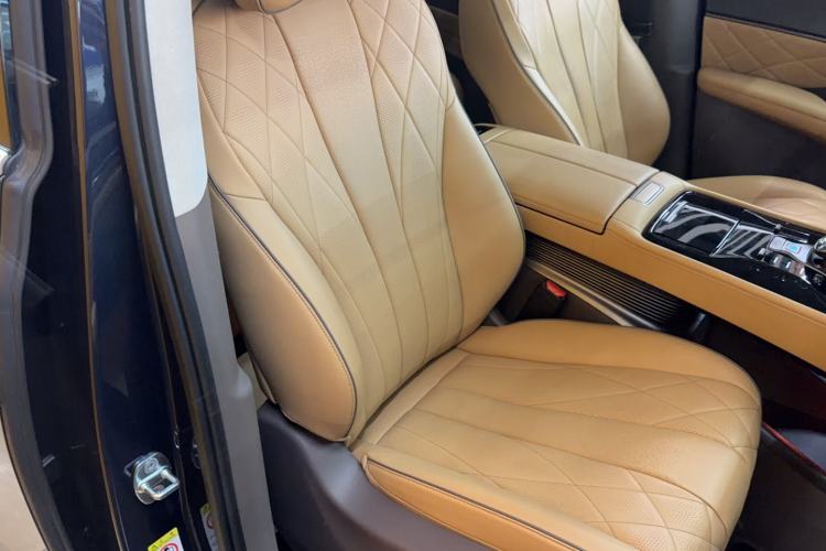 Used Denza D9 2022 DM-i 970 Four-Wheel Drive Flagship Model Right Front Seat