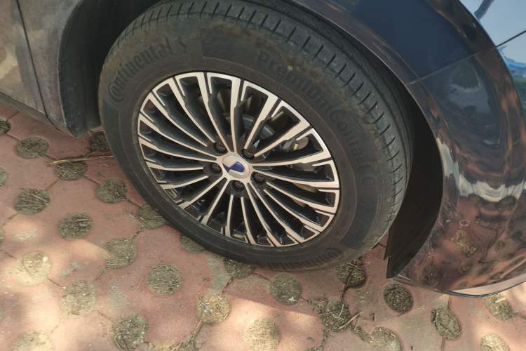 Used Denza D9 2022 DM-i 970 Four-Wheel Drive Flagship Model Right Front Wheel Hub