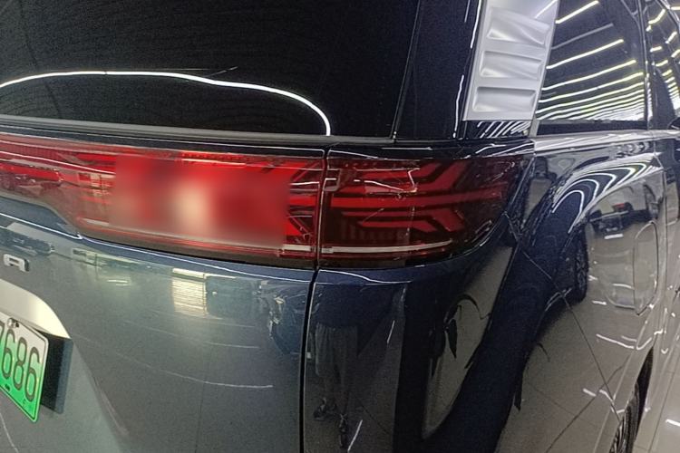 Used Denza D9 2022 DM-i 970 Four-Wheel Drive Flagship Model Right Rear Taillight