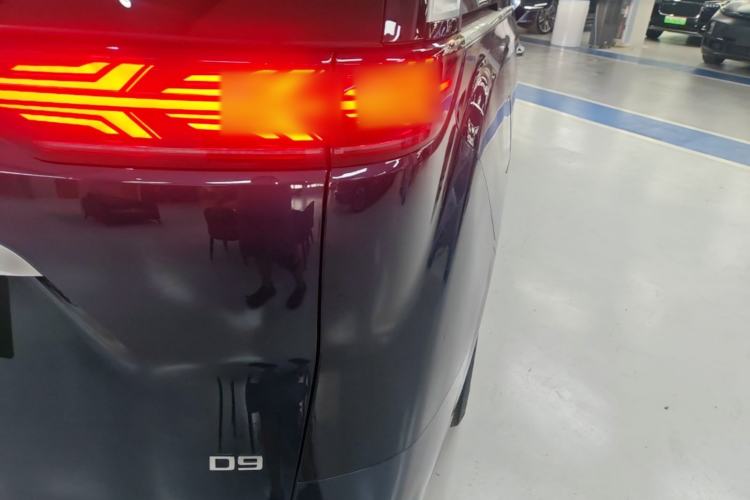 Used Denza D9 2022 DM-i 970 Four-Wheel Drive Prestige Model Right Rear Taillight