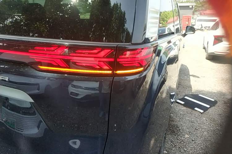 Used Denza D9 2022 DM-i 1040 Prestige Model Right Rear Taillight