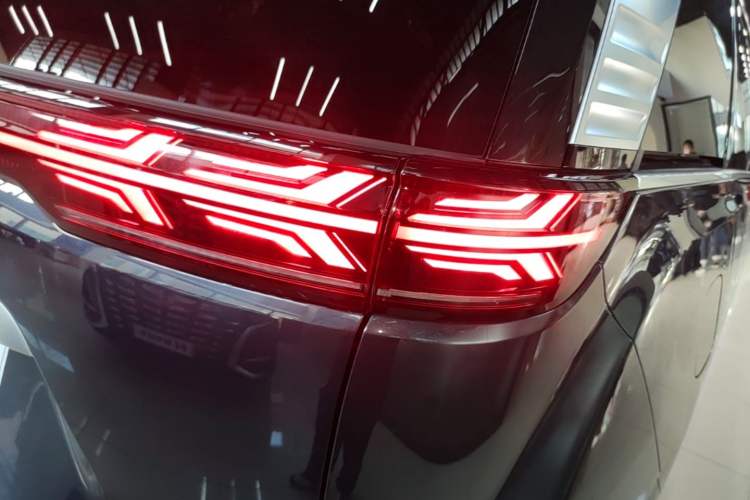 Used Denza D9 2022 DM-i 1040 Prestige Model Right Rear Taillight