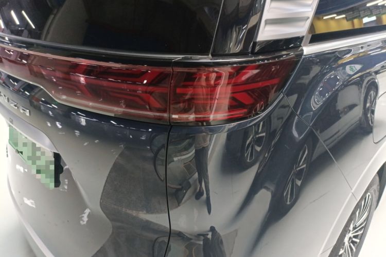 Used Denza D9 2022 DM-i 970 Four-Wheel Drive Flagship Model Right Rear Taillight