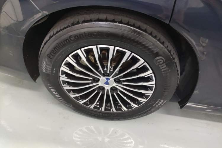 Used Denza D9 2022 DM-i 970 Four-Wheel Drive Flagship Model Right Rear Wheel Hub