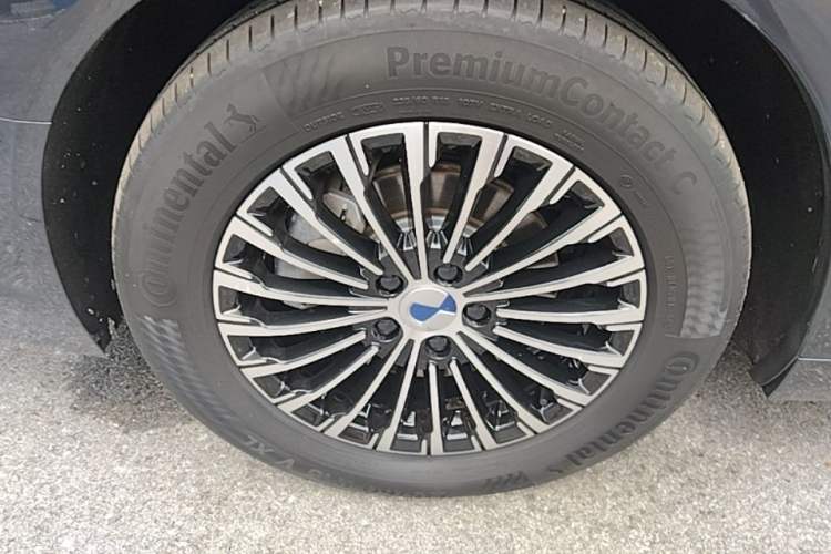Used Denza D9 2022 DM-i 970 Four-Wheel Drive Flagship Model Right Rear Wheel Hub