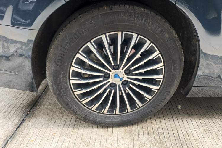 Used Denza D9 2022 DM-i 970 Four-Wheel Drive Flagship Model Right Rear Wheel Hub