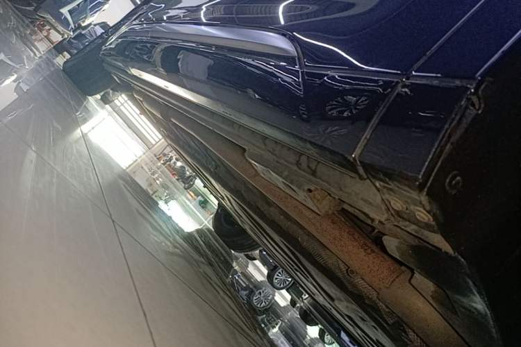 Used Denza D9 2022 DM-i 970 Four-Wheel Drive Flagship Model Right Side Sill