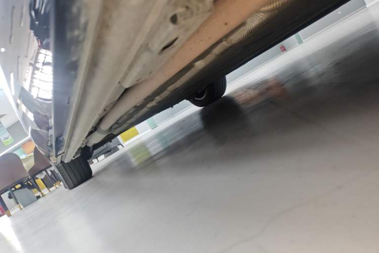 Used Denza D9 2022 DM-i 970 Four-Wheel Drive Prestige Model Right Side Sill