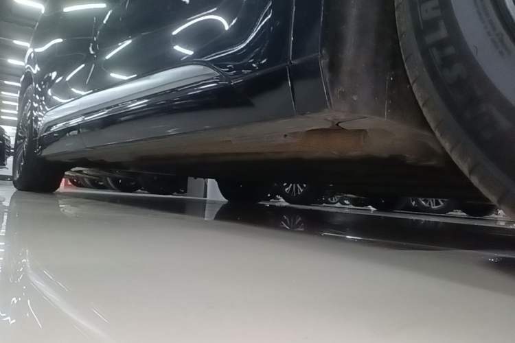 Used Denza D9 2022 DM-i 970 Four-Wheel Drive Prestige Model Right Side Sill