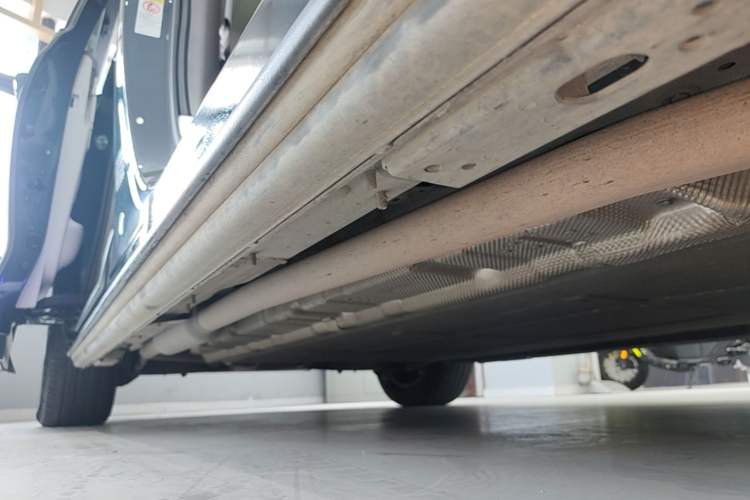 Used Denza D9 2022 DM-i 970 Four-Wheel Drive Prestige Model Right Side Sill