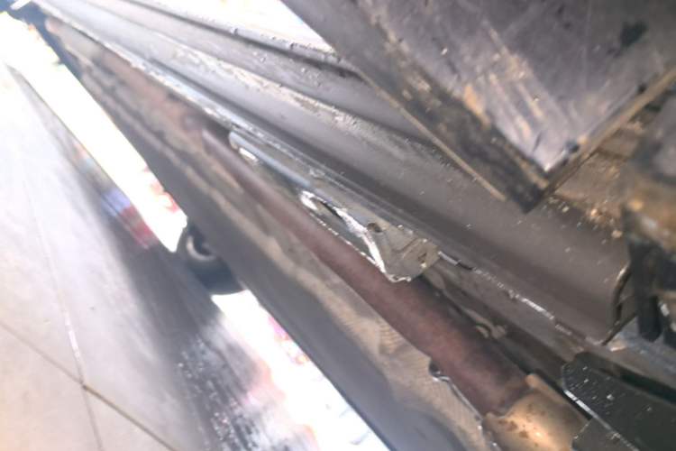 Used Denza D9 2022 DM-i 970 Four-Wheel Drive Flagship Model Right Side Sill