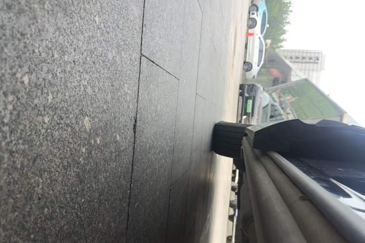 Used Denza D9 2022 DM-i 1040 Prestige Model Right Side Sill