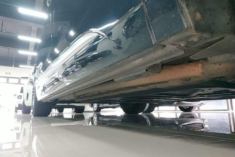 Used Denza D9 2022 DM-i 970 Four-Wheel Drive Flagship Model Right Side Sill