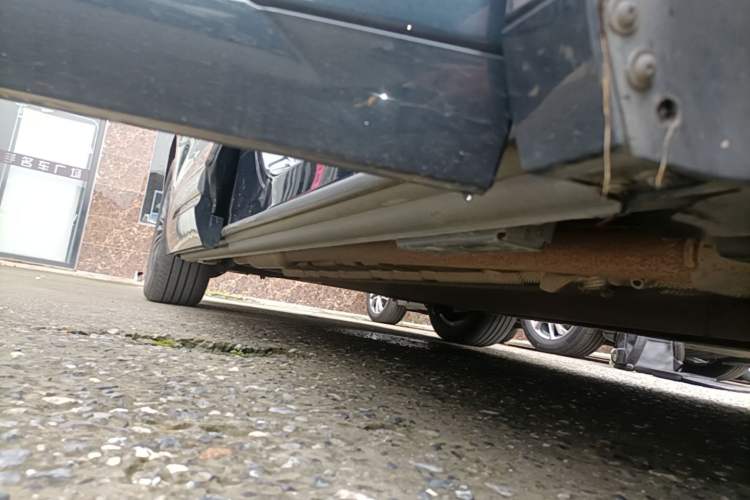 Used Denza D9 2022 DM-i 970 Four-Wheel Drive Flagship Model Right Side Sill
