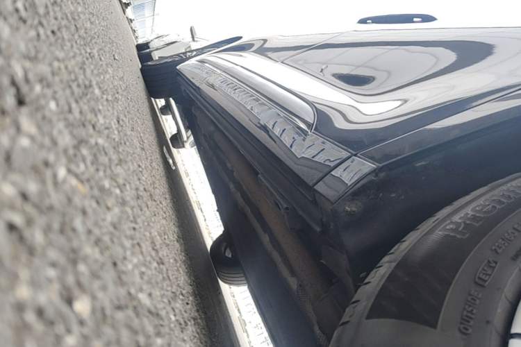 Used Denza D9 2022 DM-i 970 Four-Wheel Drive Flagship Model Right Side Sill